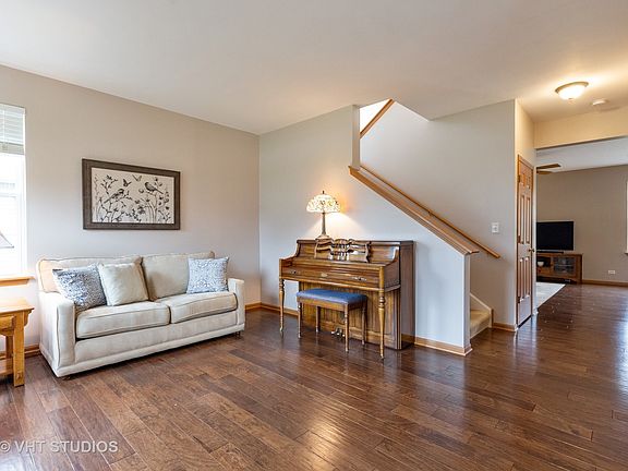 2nd image of 367 Kensington Dr