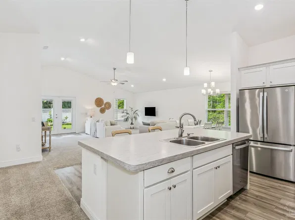5072 Tarpon Ave, Gulf Breeze, FL 32563