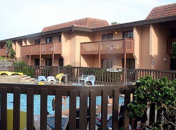 3rd image of 6608 Padre Blvd