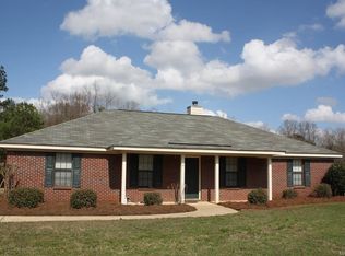 18 Brandy Ct, Deatsville, AL 36022
