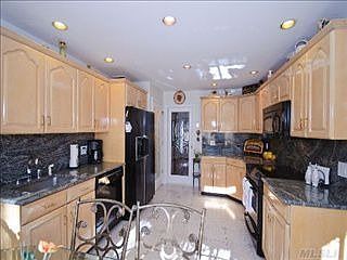 4th image of 10 Old Hills Ln