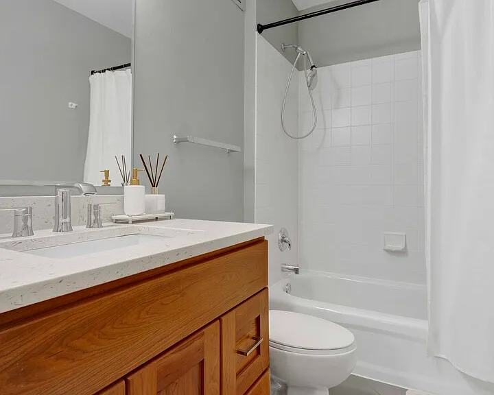 630 N State St #2208 — Photo 38