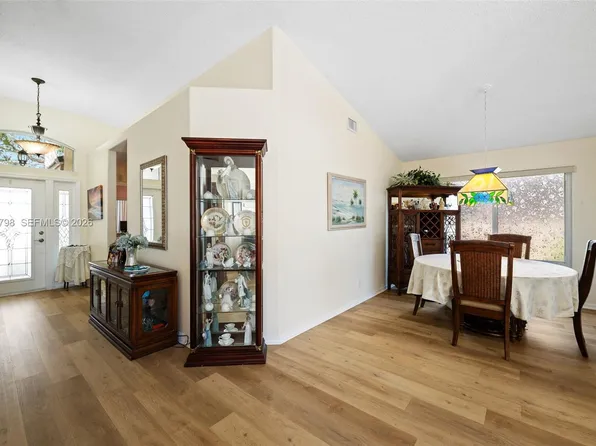 372 NW 45th Ter, Deerfield Beach, FL 33442