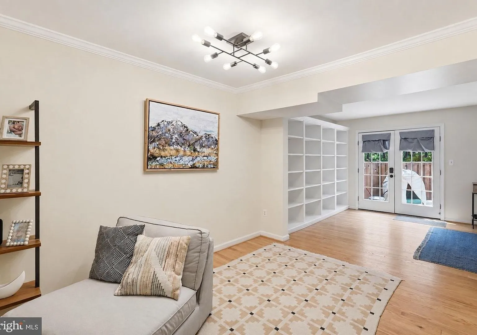 Welcome to 2510 S. Walter Reed Drive, a beautifully maintained residence nestled in one of Arling... — Photo 4