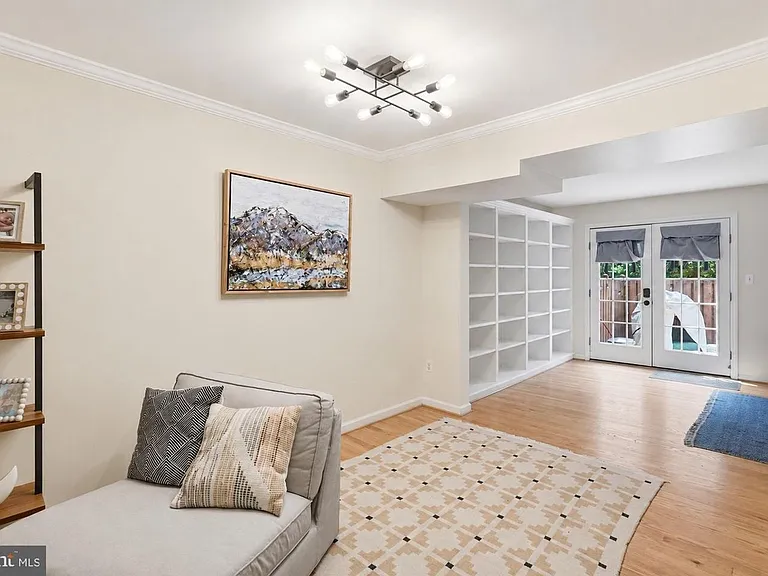 2510C S Walter Reed Dr — Photo 4