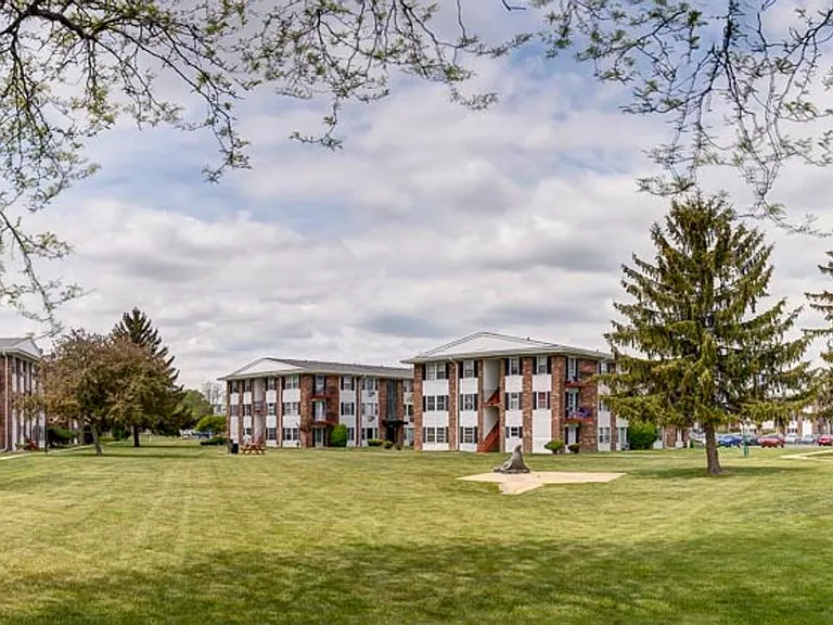Eden Prairie Apartments — Photo 25