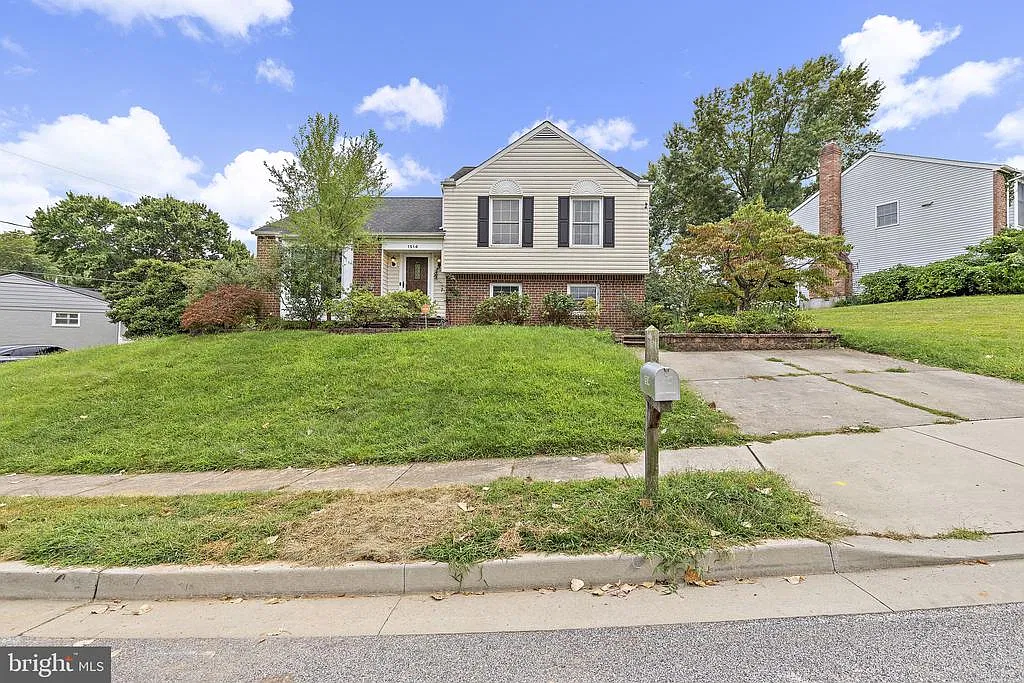 3 bed, 3.0 bath, 1898 sqft, $3,300 — Photo 1