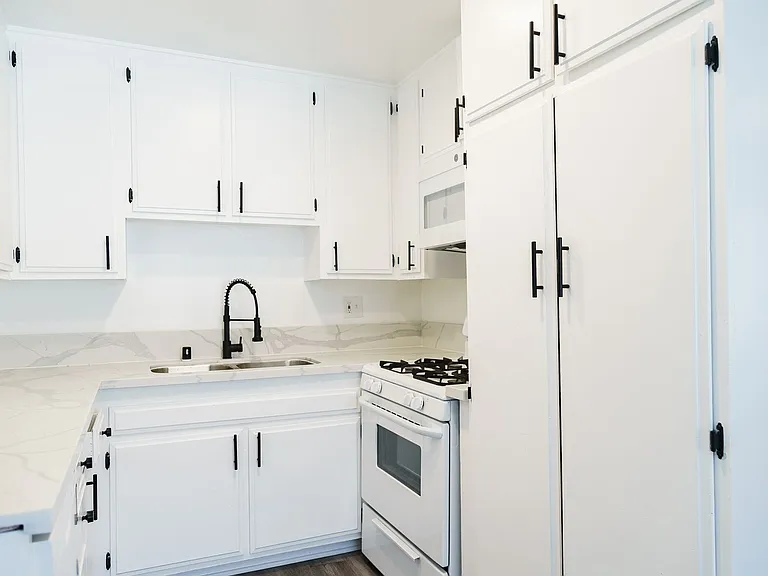 18407 Dearborn Street — Photo 20