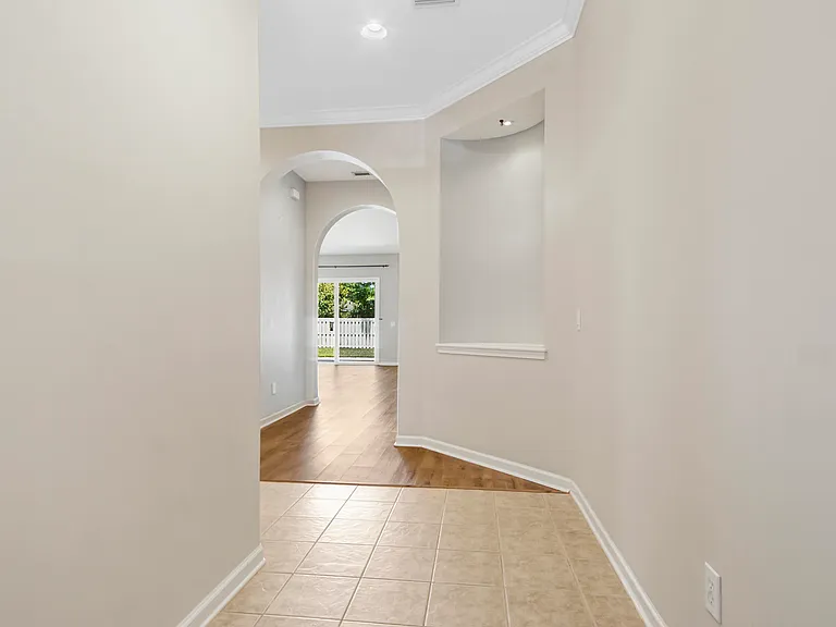 103 Amherst Way — Photo 5