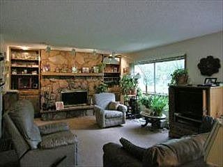 5th image of 5921 E Beverly Cir