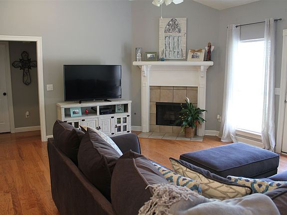 4th image of 101 Holmar Dr
