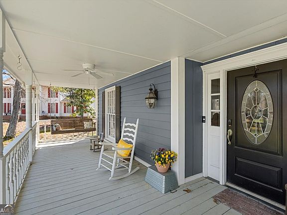 3rd image of 108 E Creekview Dr SW