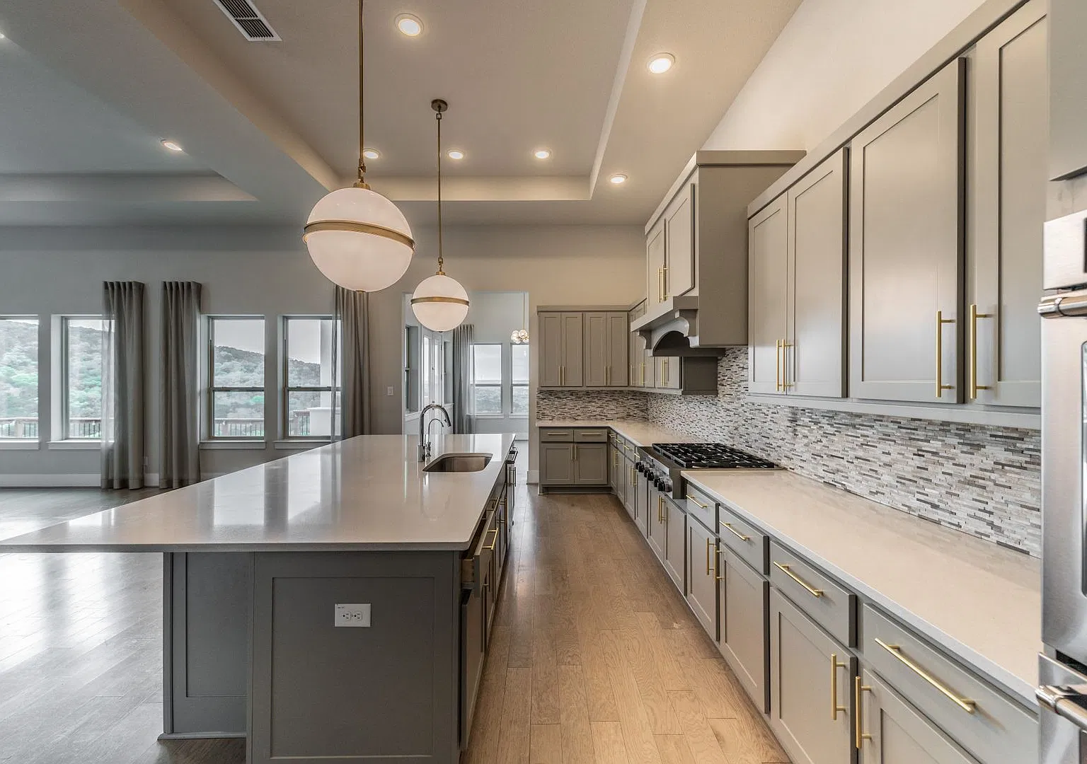Stunning Executive Home in Exclusive Gated Community — Photo 4