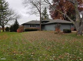 210 N Park Crest Dr, Freeport, IL 61032
