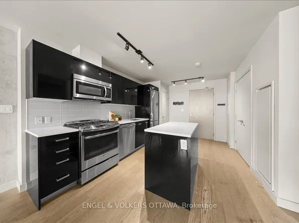 224 Lyon St N #1612, Ottawa, ON K1R 0C1