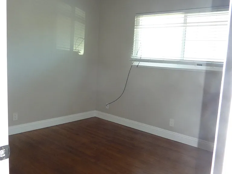 2637 Cordova Ln — Photo 10