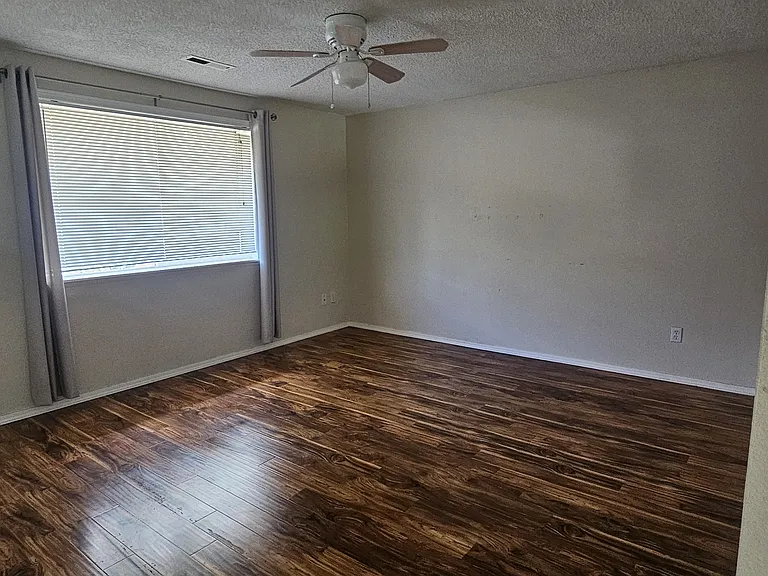 5702 37th Ct SE — Photo 2