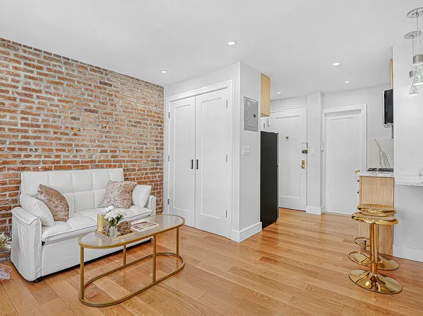 451 W 22nd St APT 3R, New York, NY 10011