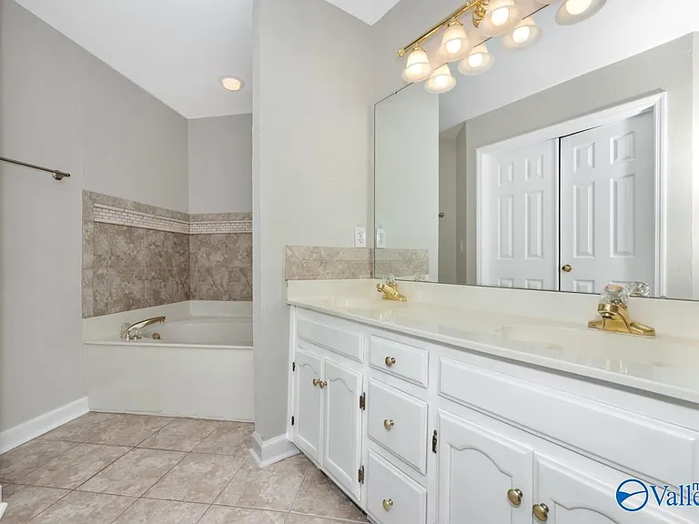 180 Jarrett Ln — Photo 31