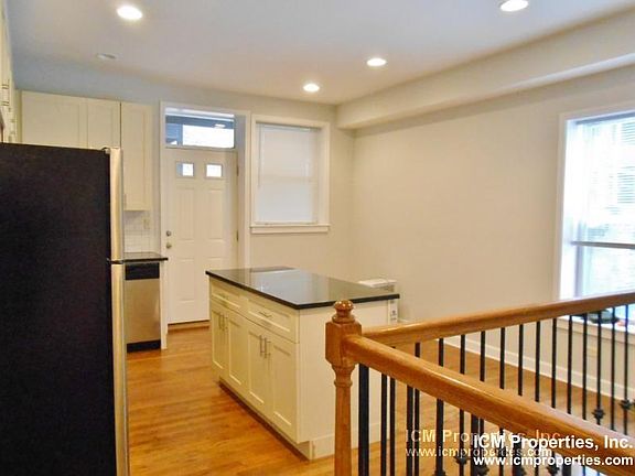 3rd image of 853 W Cornelia Ave #L1