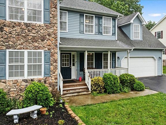 4th image of 1020 Green Ridge Rd