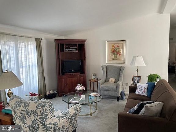 4th image of 107 Allison Pl