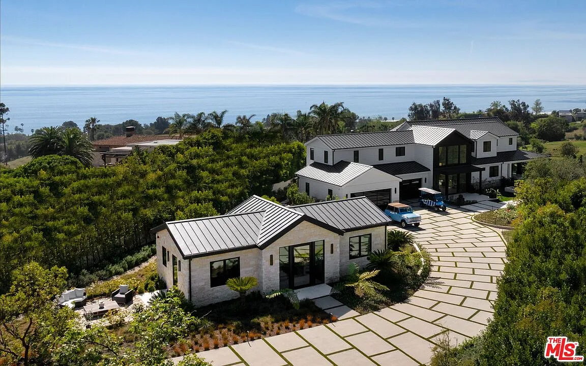 5 bed, 7.5 bath, 10300 sqft, $55,000 — Photo 3