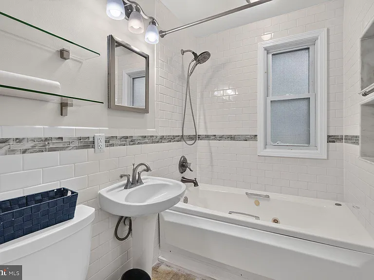 1813 Florin St — Photo 11