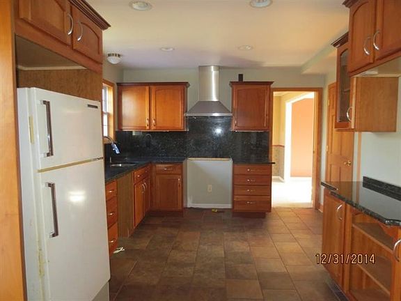 3rd image of 45230 Greenbriar Dr