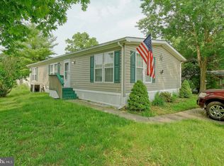 70 Hazeltop Dr, Sicklerville, NJ 08081