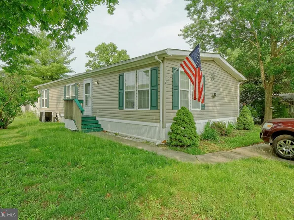 70 Hazeltop Dr, Sicklerville, NJ 08081