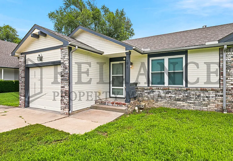 516 N Lakeside Dr — Photo 4