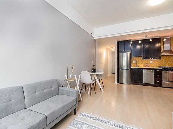 5th image of 476 Monmouth St APT 305