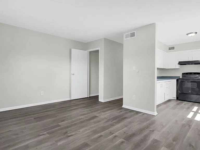 2405 Belcher Dr #B — Photo 5