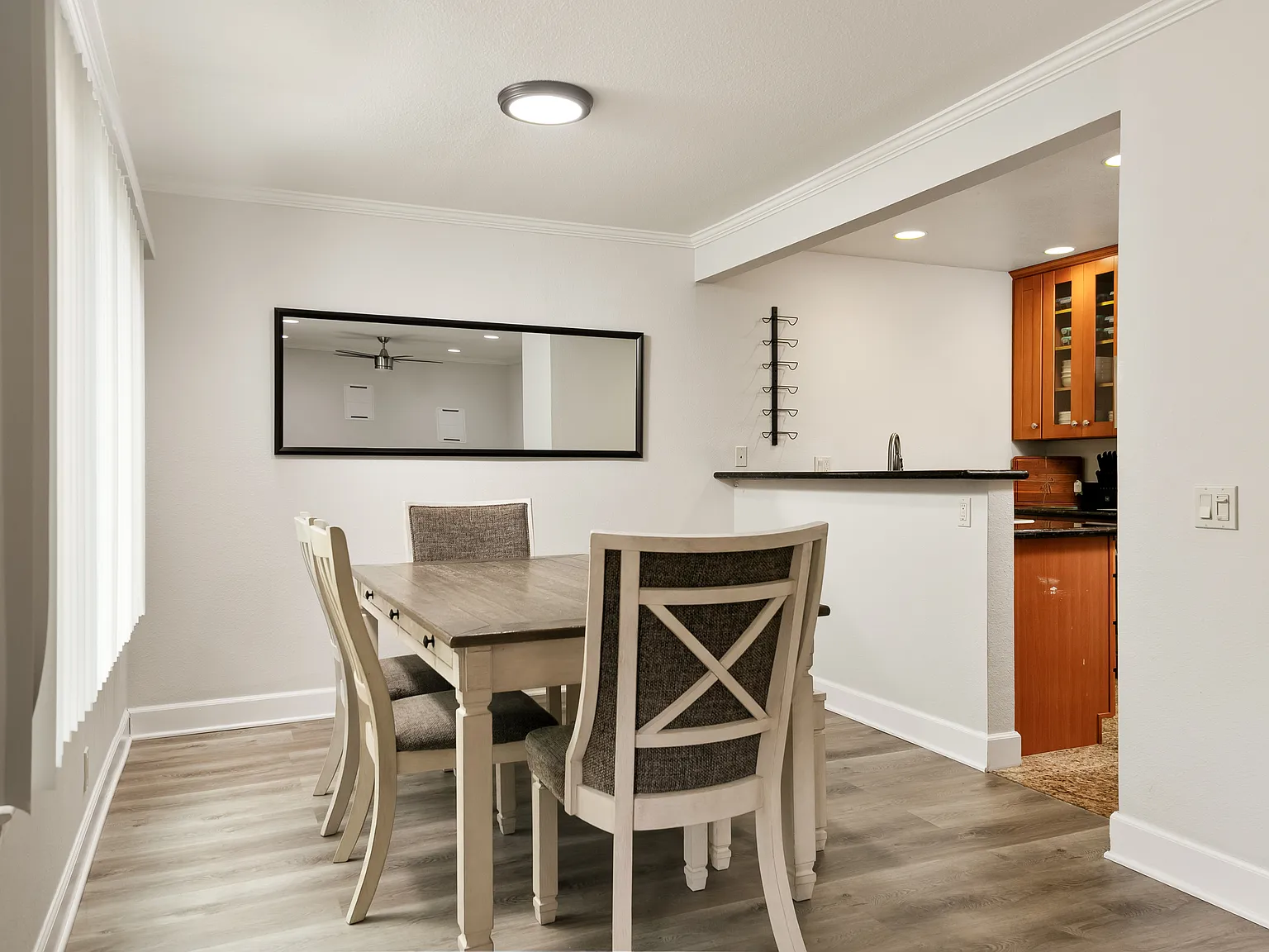 2 bed, 978 sqft, $6,000 — Photo 3