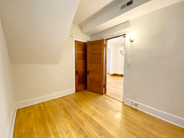3244 N Oakley Ave #1F — Photo 9