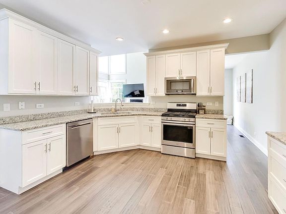 4th image of 1519 Peachtree Ln