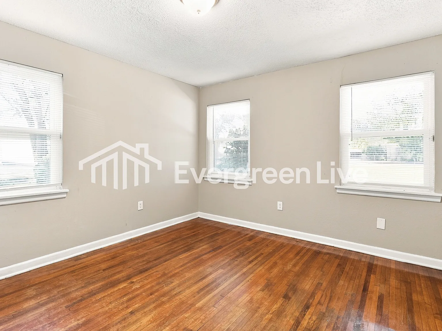 3 bed, 2.0 bath, 1208 sqft, $1,195 — Photo 4