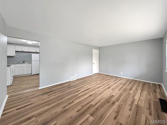 2nd image of 10319 Reba Dr
