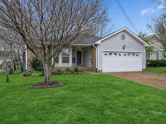 2nd image of 103 Oak Leaf Ct