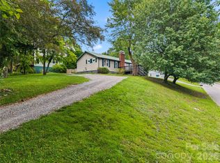 589 Sand Hill Rd, Asheville, NC 28806
