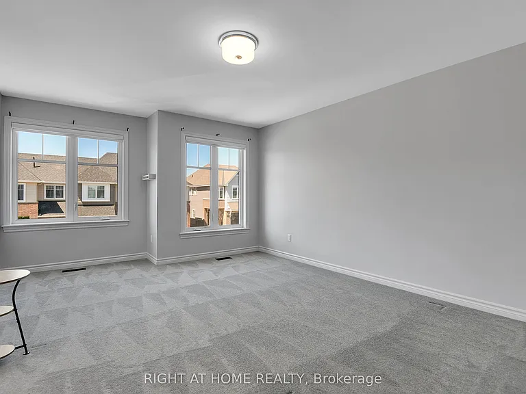 45 Mandevilla Cres — Photo 18