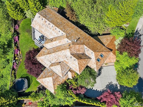Truly an estate! 4-6 bedrooms, 3 flex/bonus rooms and office