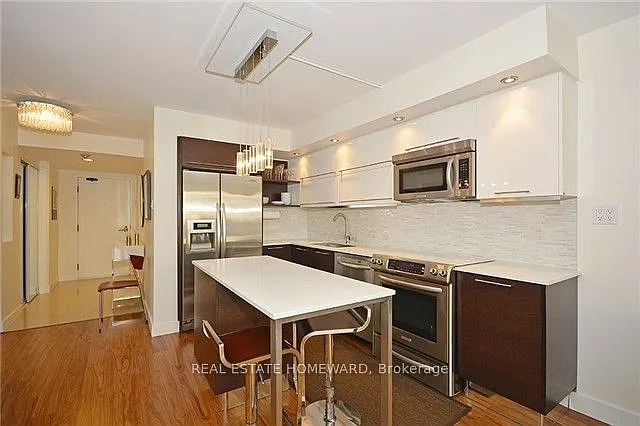 L'Esprit Condominiums on Maitland Place — Photo 3