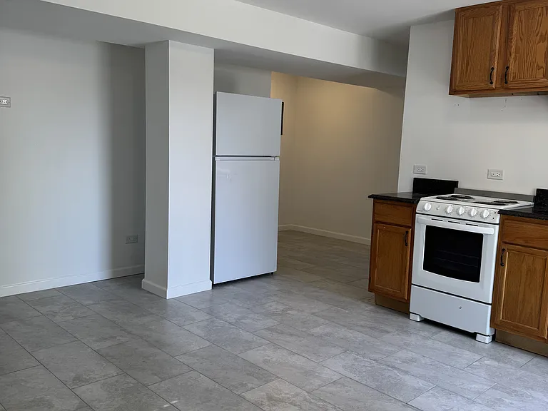 443 Jefferson Ave #4 — Photo 3