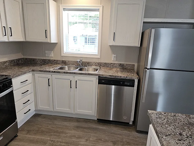 855 W Jefferson 21 #21 — Photo 2