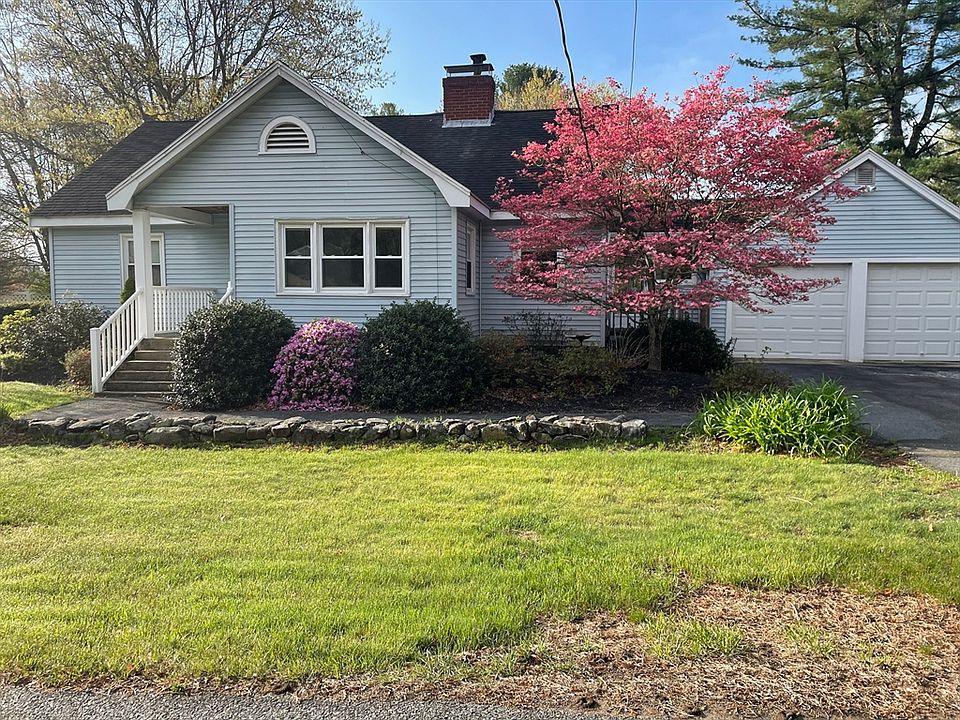 1st image of 207 Salem St