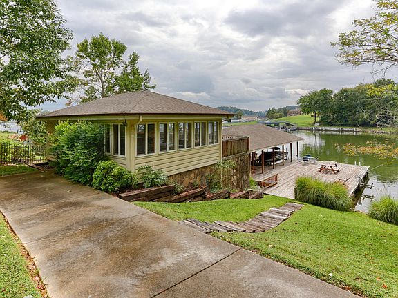 2nd image of 2834 Summershade Ln