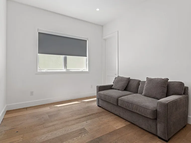 4435 Stansbury Ave — Photo 25