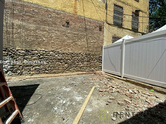 5th image of 61 Montrose Ave #102